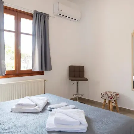 Holiday home Theodora's