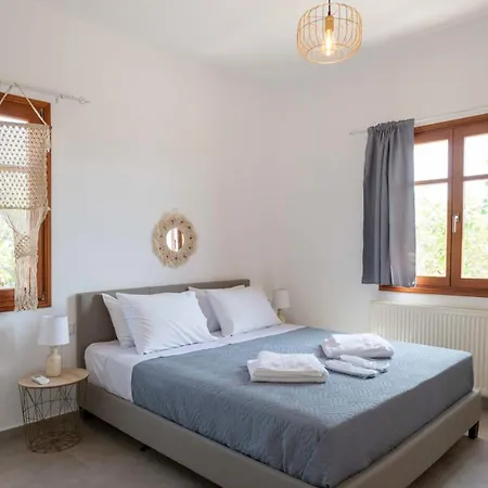 Holiday home Theodora's *